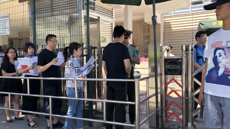 Applicants lining up to get into U.S. Embassy's consular office in Beijing. Credit: unknown