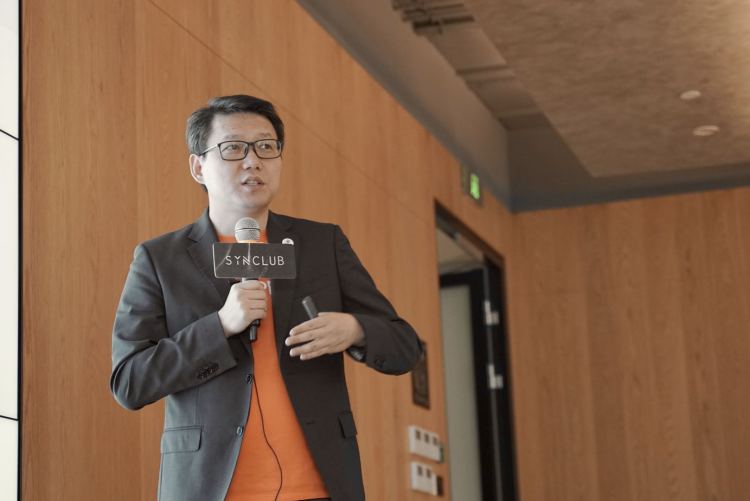 Liu Jianghong, Head of Cross-border E-commerce at Shopee, speaking at SYNClub. Image: PINGWEST