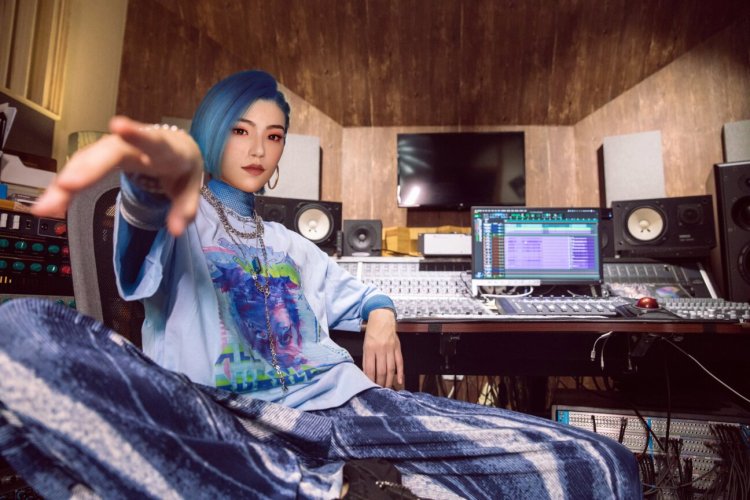 Warner Music's pan Asian virtual idol signed label deals with popular Chinese artists in July. Credit: Salesground