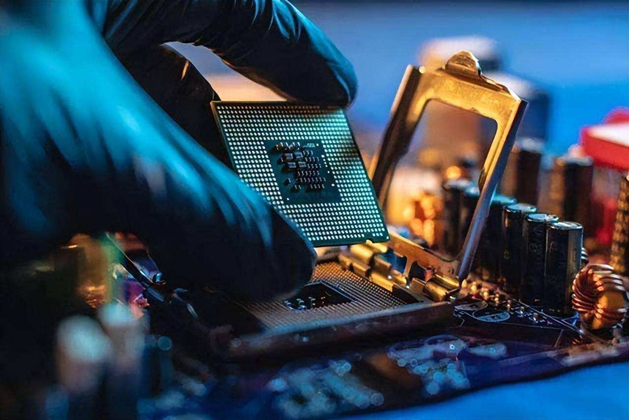 China’s top chip maker SMIC reports mixed second quarter earning