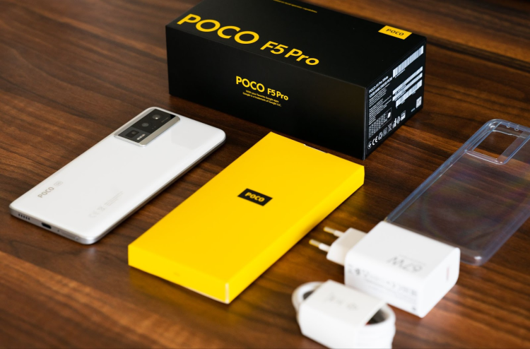 Review: Poco F5 Pro - PingWest