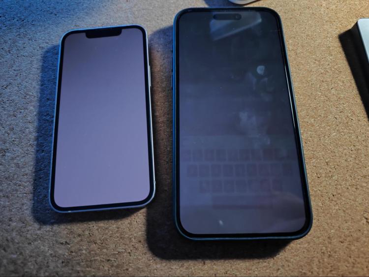 (Comparison between my iPhone 13 mini and iPhone 15 Pro Max. Credit: Ward Zhou/PingWest)